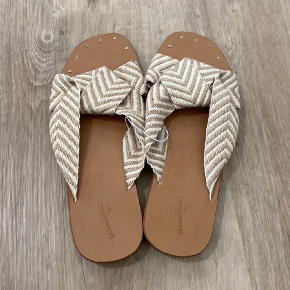 Universal Thread Tan Chevron Sandals - image 2